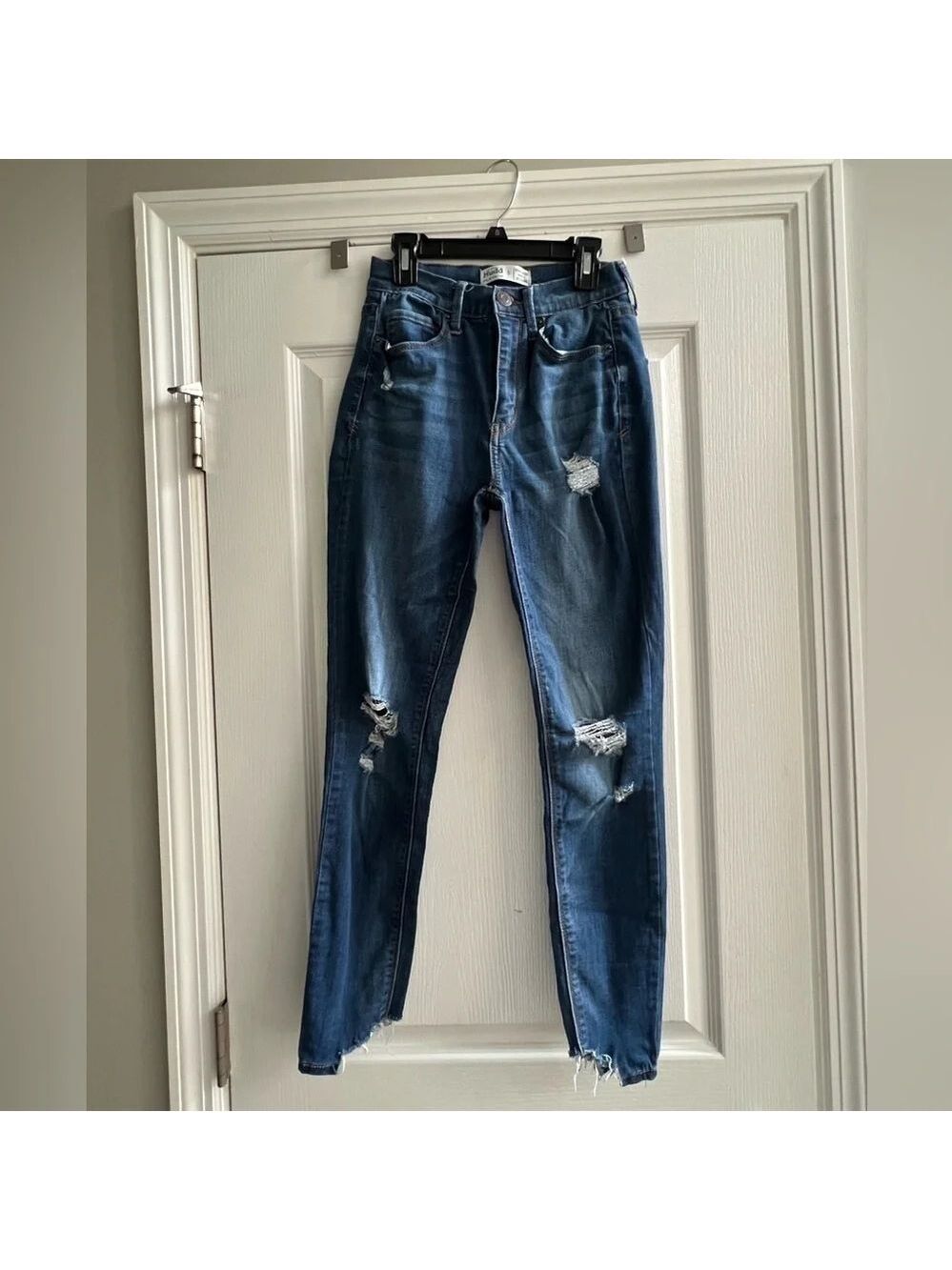 Mudd High Ride Ankle distressed Jegging jeans. Women’s Juniors size 5.